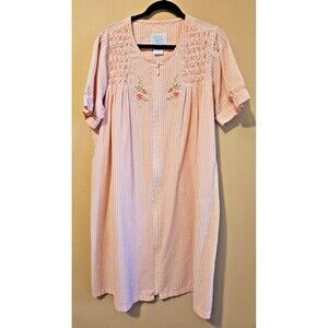 Vintage Ashley Taylor Nightgown size Large, full zip, grandma core, pink,embroid